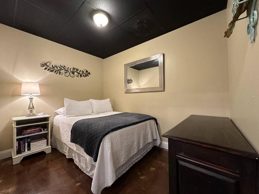 Haven At Hazel~Downtown Bungalow Demorest Экстерьер фото