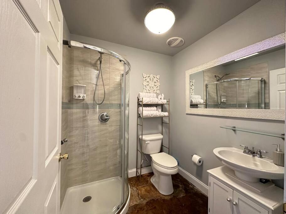 Haven At Hazel~Downtown Bungalow Demorest Экстерьер фото
