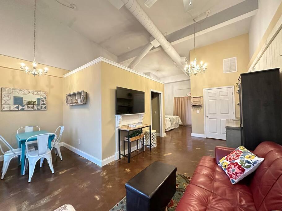 Haven At Hazel~Downtown Bungalow Demorest Экстерьер фото